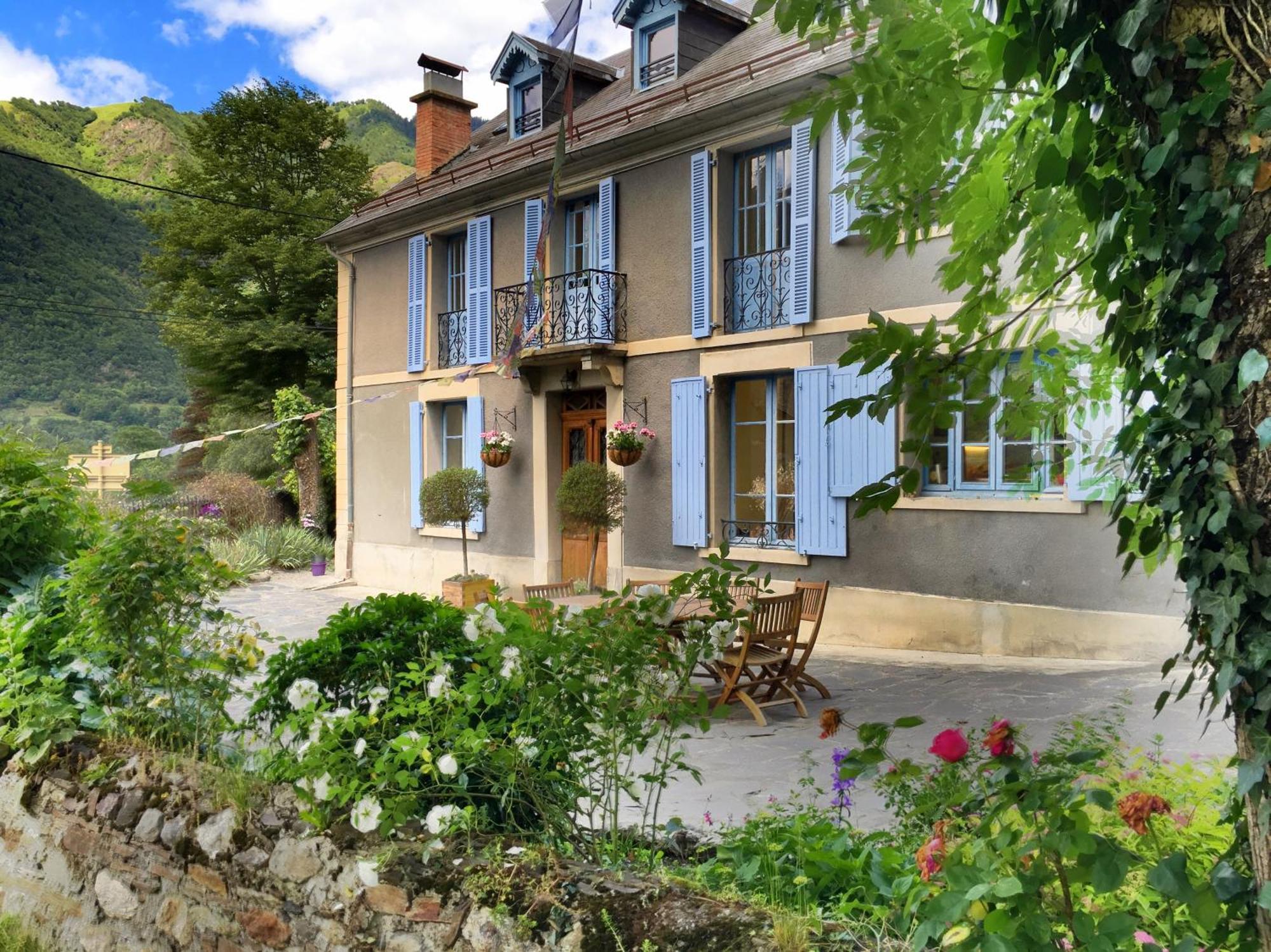 Papilio Bed & Breakfast Montauban-de-Luchon Bagian luar foto