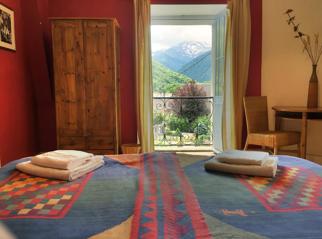 Papilio Bed & Breakfast Montauban-de-Luchon Bagian luar foto