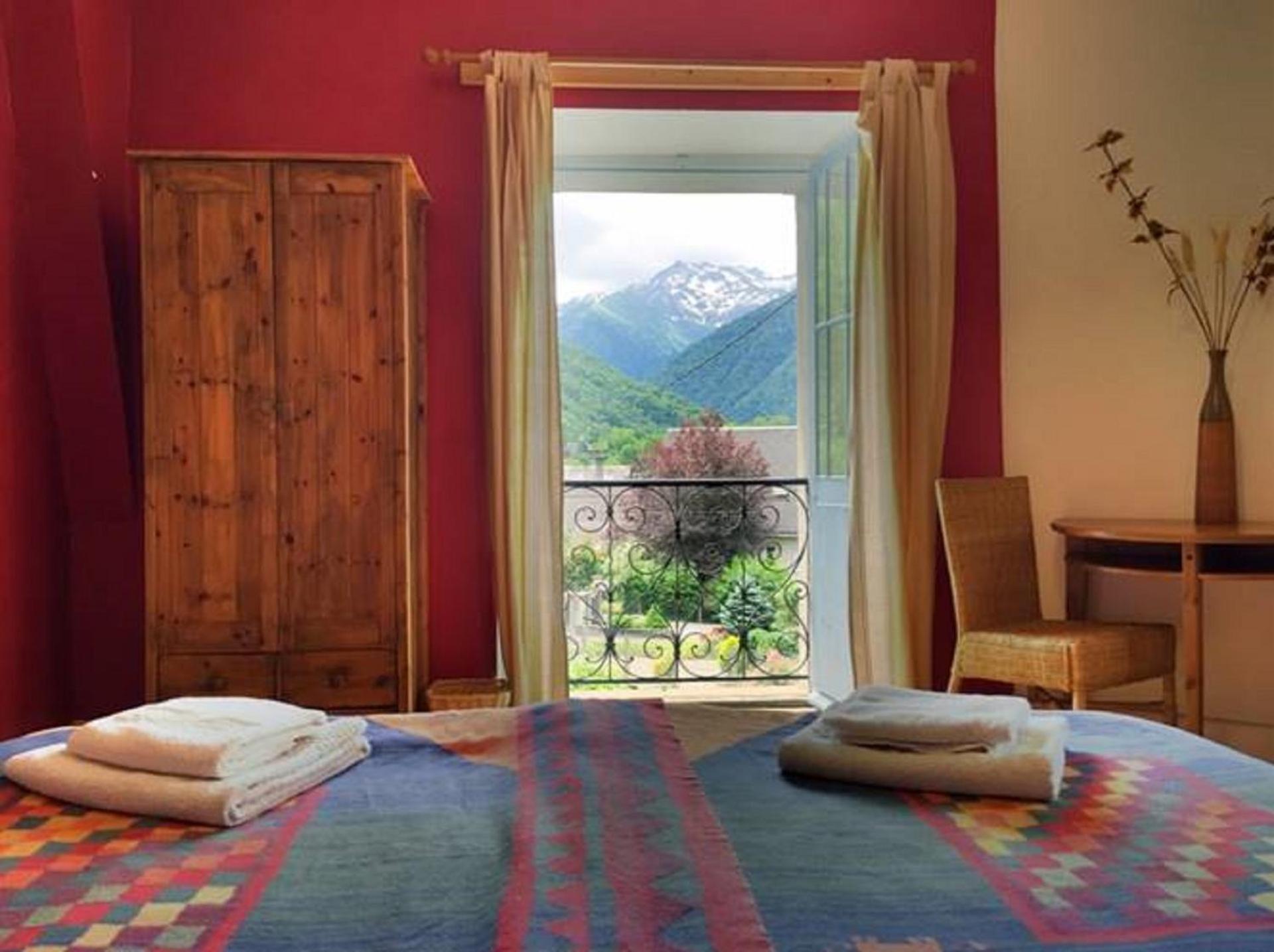 Papilio Bed & Breakfast Montauban-de-Luchon Bagian luar foto