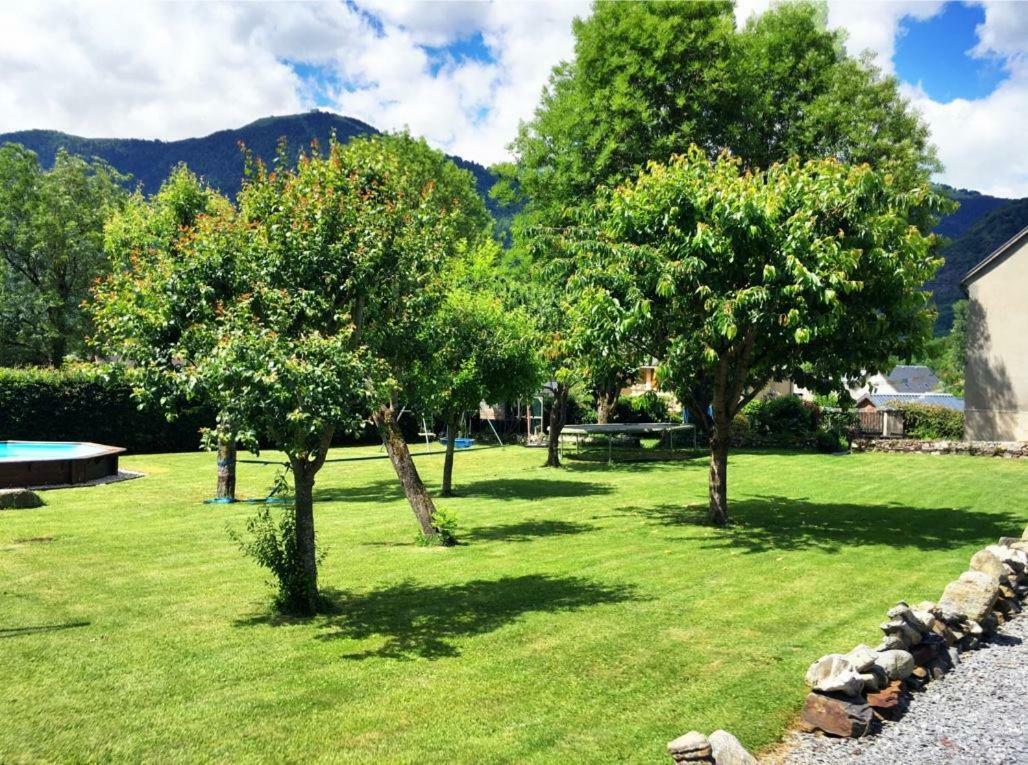 Papilio Bed & Breakfast Montauban-de-Luchon Bagian luar foto