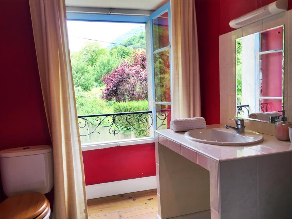 Papilio Bed & Breakfast Montauban-de-Luchon Bagian luar foto